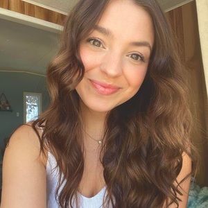 Meet your Posher, Halie